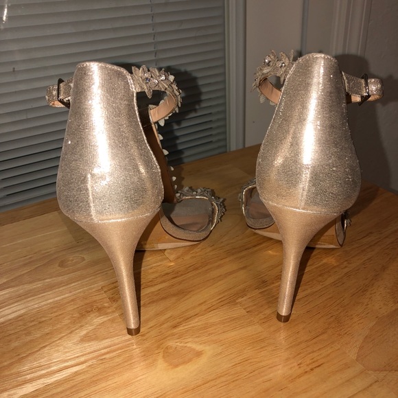 Gold heels - Picture 5 of 8